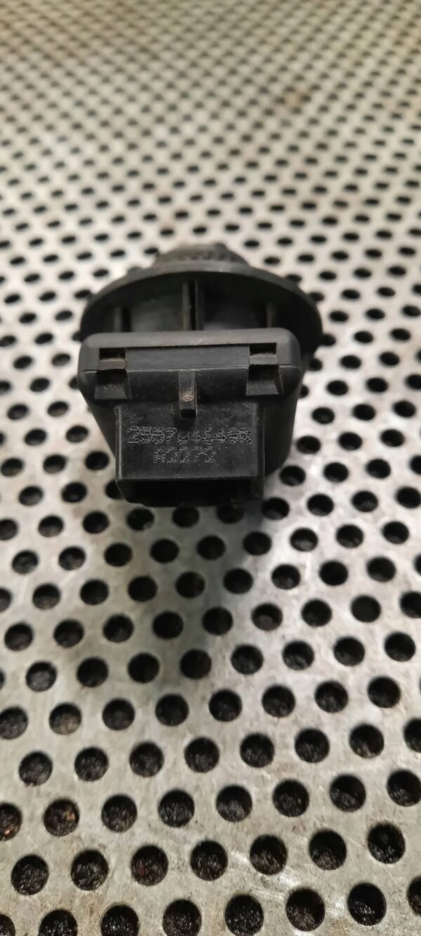 PRZYCISK REGULACJI LUSTEREK 7738469 TRAFIC