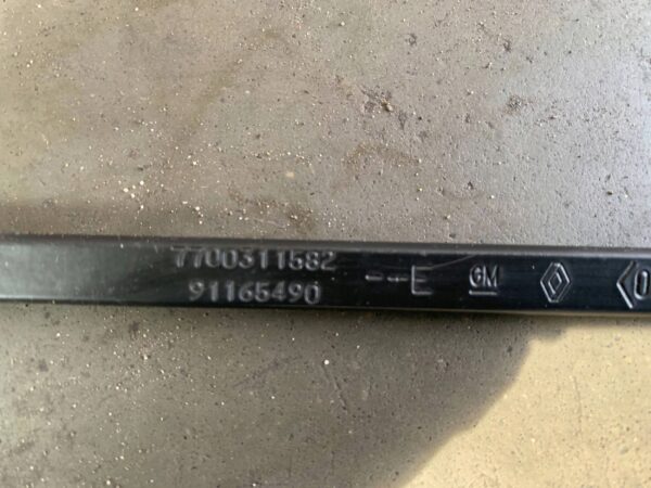 RAMIĘ WYCIERACZKI PRZÓD TRAFIC II 1.9 7700311582