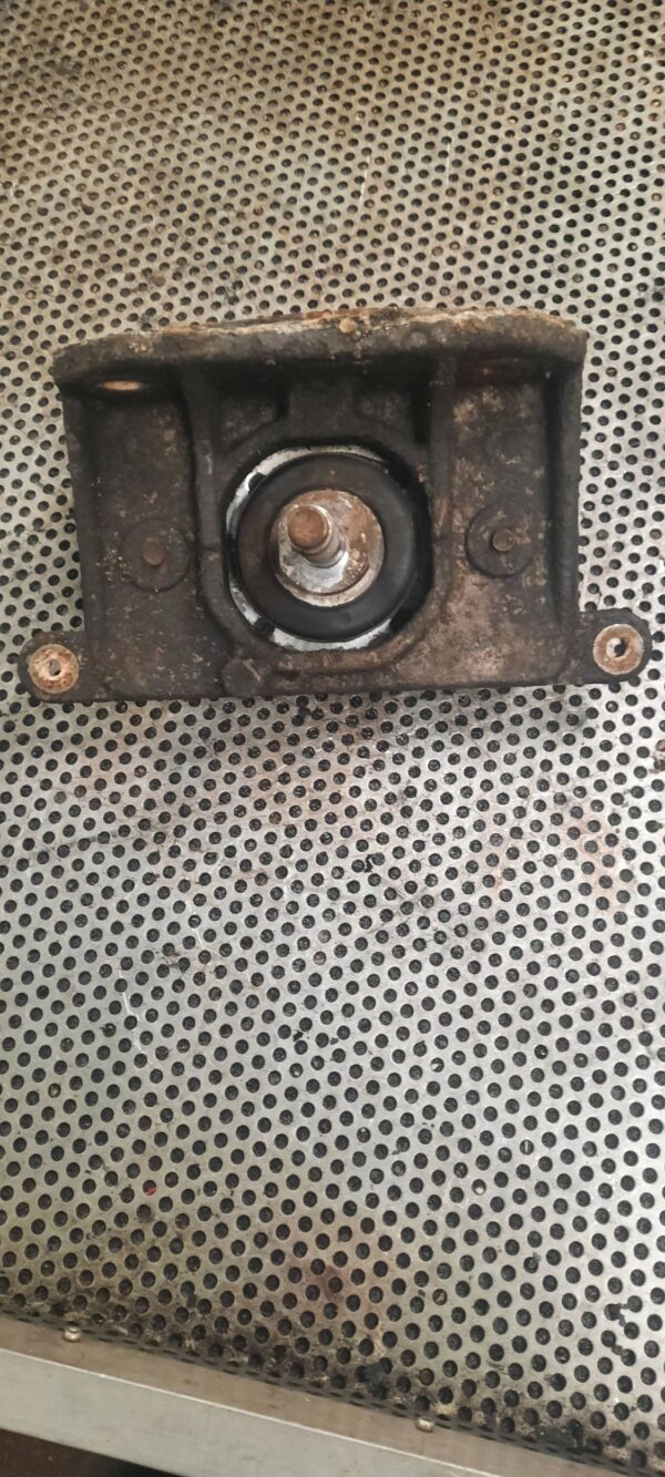 ŁAPA MOCOWANIE SKRZYNI RENAULT MASTER