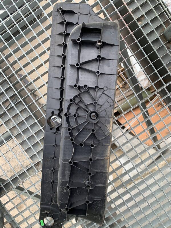 LISTWA PROGOWA LEWA TRAFIC II 8200943157