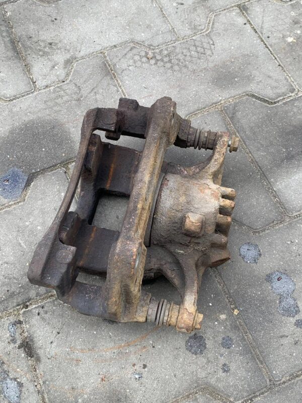 ZACISK HAMULCOWY PRZÓD PRAWY TRAFIC III