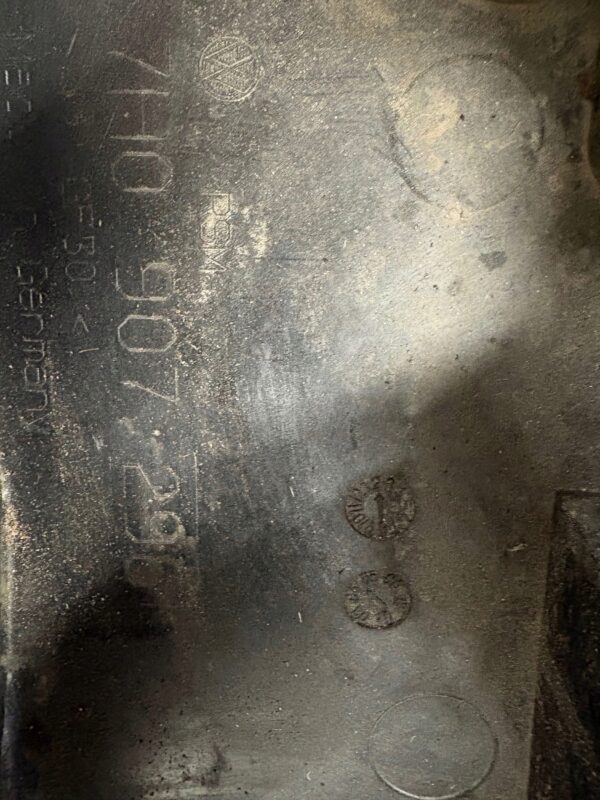 OBUDOWA SKRZYNKI BEZPIECZNIKÓW VW T5 7H0907296