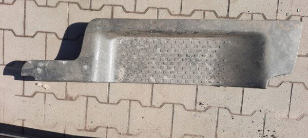 OSŁONA STOPIEŃ PRAWY RENAULT TRAFIC III 93868936