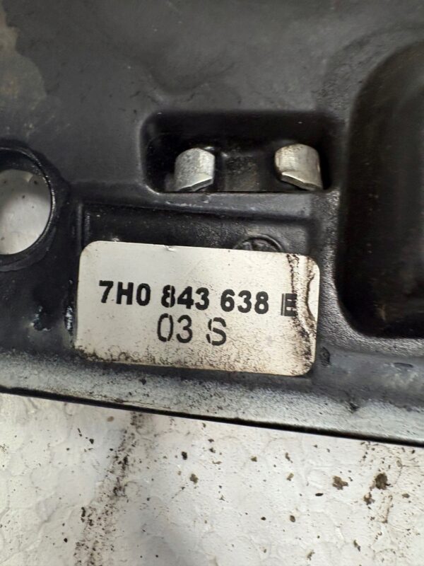 RYGIEL DRZWI PRZESUWNYCH LEWY VW T5 7H0843638E