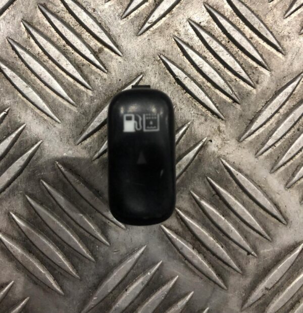 WŁĄCZNIK OTWIERANIA WLEWU PALIWA 0018208601