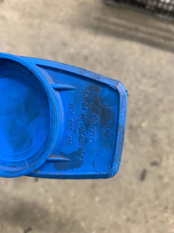 WLEW ZBIORNIKA PŁYNU DO SPRSKIWACZY VOLKSWAGEN T6