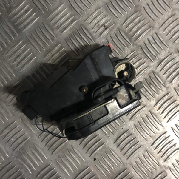 ZAMEK DRZWI LEWY PRZÓD VITO A6397200635