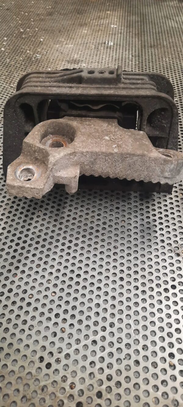 588436b46b87970af99d61836024e5d1