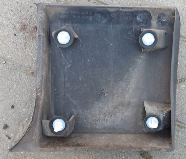 LISTWA DRZWI PRAWY PRZÓD TRAFIC III 768185709R