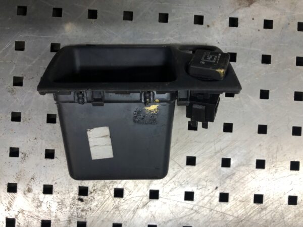 OSŁONA PRZEŁĄCZNIKÓW BERLINGO 2002 9619444777