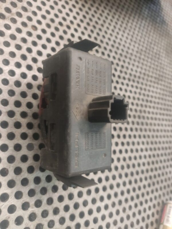 PRZEŁĄCZNIK AWARYJNYCH BLOKADA DRZWI MASTER III 8200409382