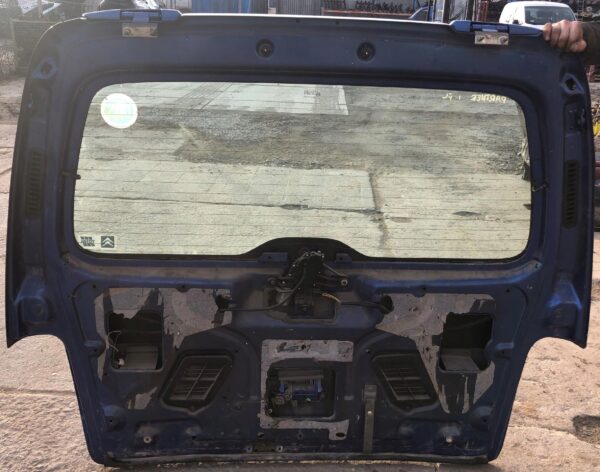 KLAPA BAGAŻNIKA TYŁ BERLINGO 2002 EU