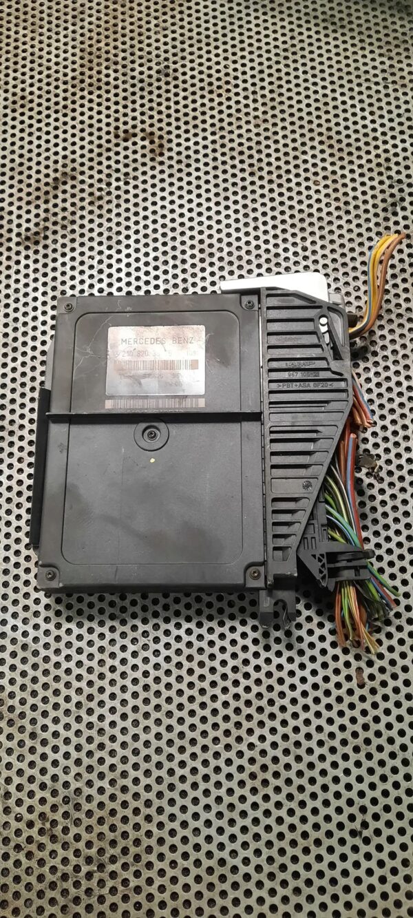 STEROWNIK MERCEDES W210 2108203826