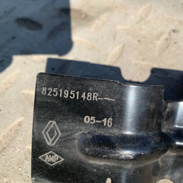 ELEMENT DRZWI BOCZNYCH PRZESUWNYCH 825195148R RENAULT MASTER III