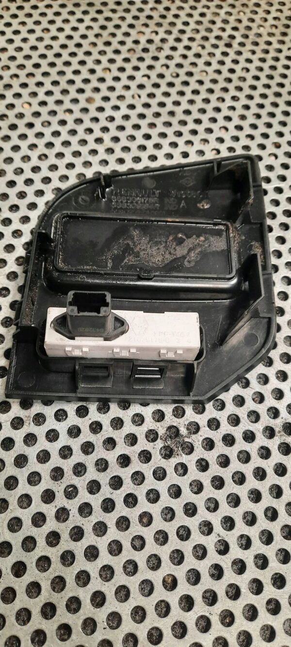 PRZEKAŹNIK OSTRZEGAWCZY PASÓW 688306176R RENAULT MASTER