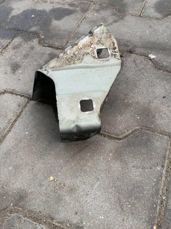 UCHWYT MOCOWANIE BŁOTNIKA PRZEDNIEGO TRAFIC III 47903R