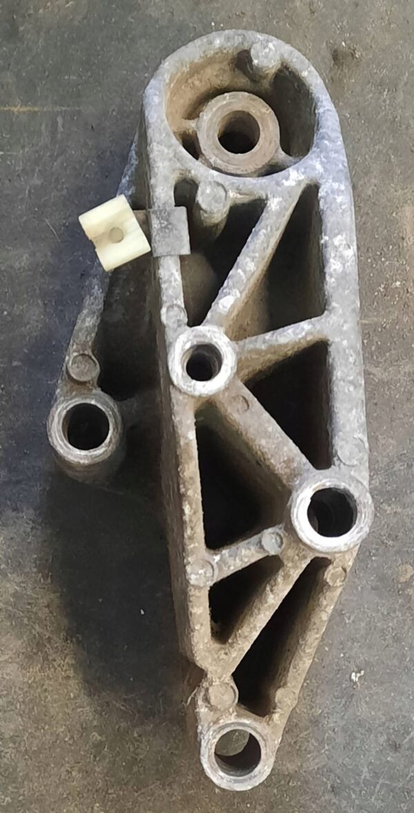 ŁAPA WSPORNIK SILNIKA MASTER II 7700308752