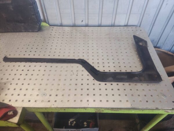 LEWA LISTWA DRZWI PRZEDNICH FORD TRANSIT MK6