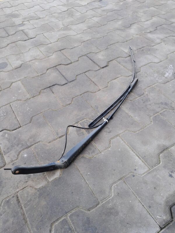 RAMIĘ WYCIERACZKI PRZÓD MERCEDES SPRINTER W906 9068200644
