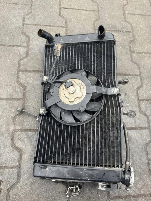 CHŁODNICA TRIUMPH TIGER 800 XCA 18-20 LIFT T2100775 WENTYLATOR