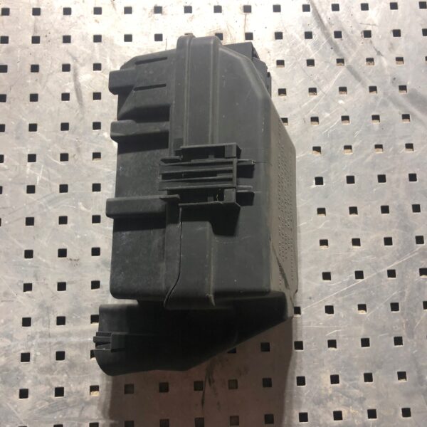 OBUDOWA BEZPIECZNIKÓW IVECO DAILY 69500825 06-11