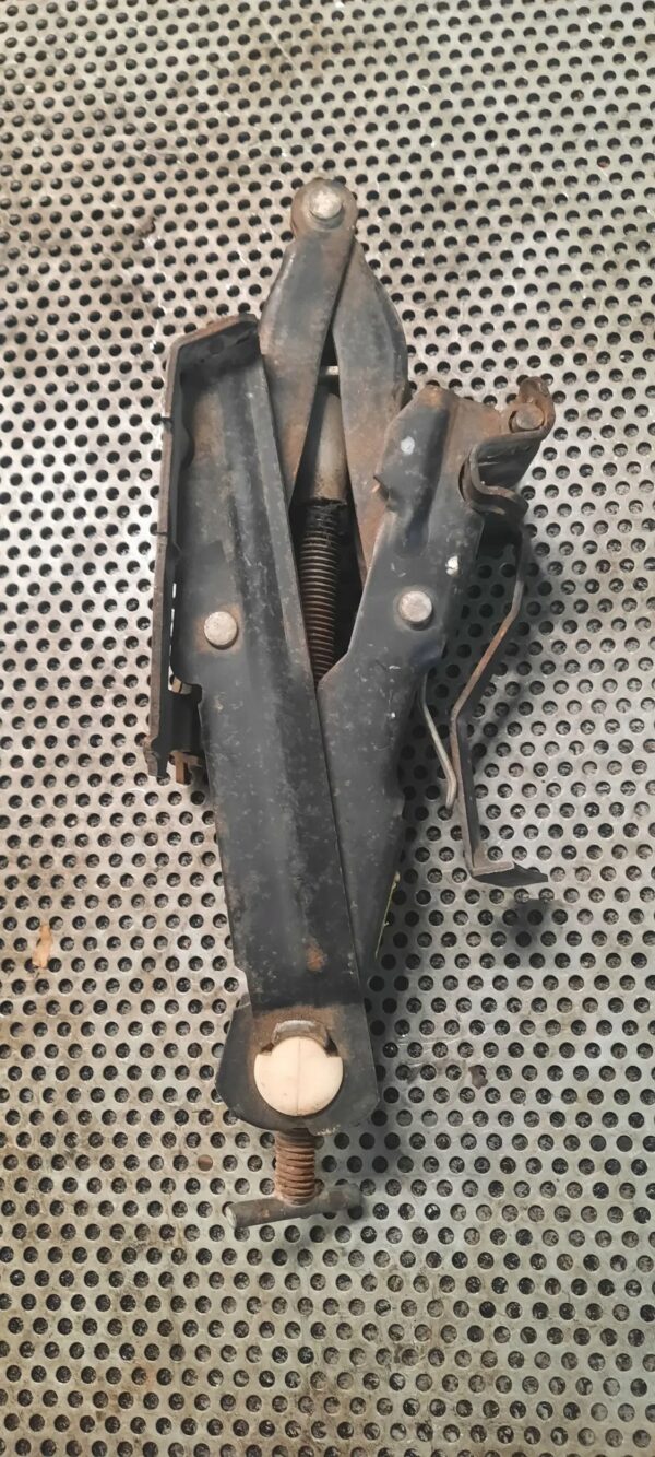 LEWAREK SAMOCHODOWY 1C0011031