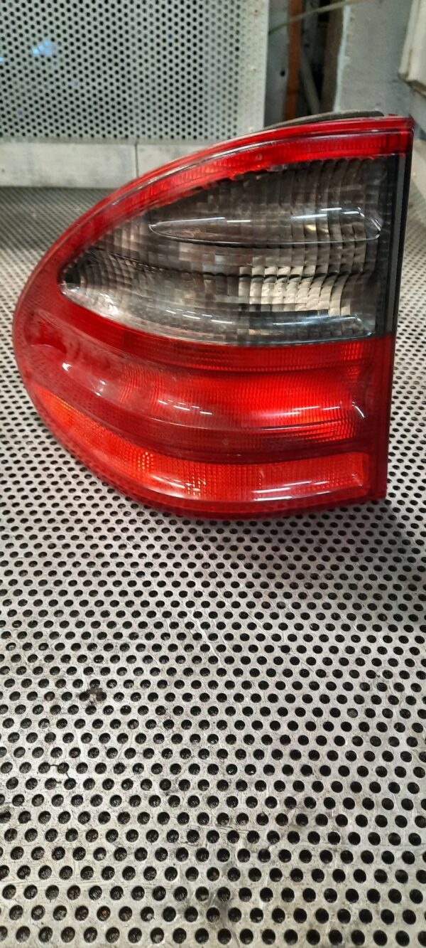 LAMPA TYLNA LEWA MERCEDES W210 A2108206764