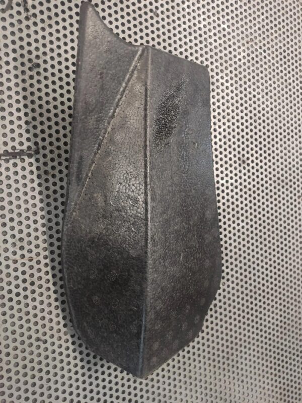 OSŁONA SZYN PRZEDNIEGO FOTELA PASAŻERA VW CRAFTER W906 06-16r 2E0881097