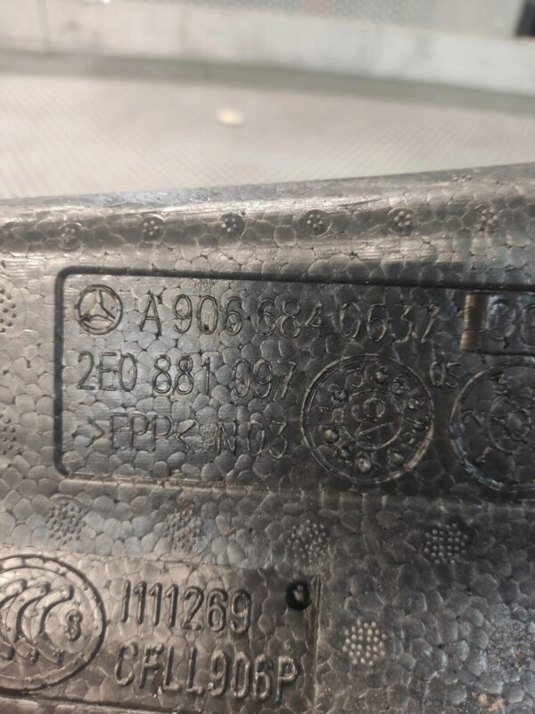 OSŁONA SZYN PRZEDNIEGO FOTELA PASAŻERA VW CRAFTER W906 06-16r 2E0881097