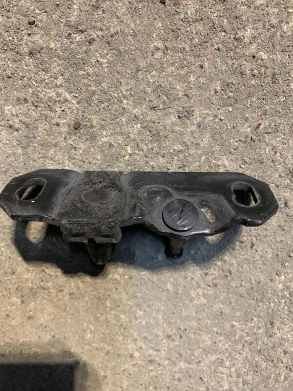 RYGIEL DRZWI PRZESUWNYCH A9067660262 SPRINTER W906