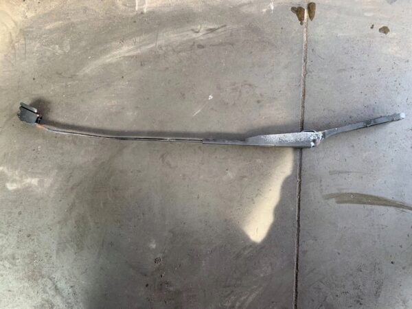 RAMIĘ WYCIERACZKI PRZÓD TRAFIC II 1.9 7700311582