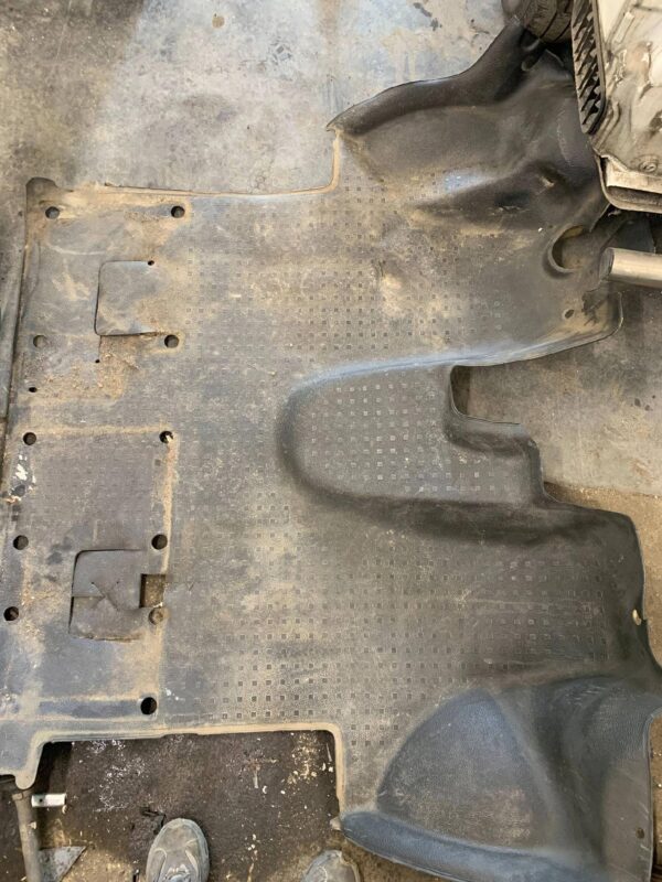 WYKŁADZINA PODŁOGA PRZÓD VOLKSWAGEN T6