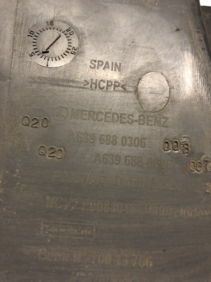 OSŁONA ŚRODKOWA KONSOLI MERCEDES VITO A6396880306
