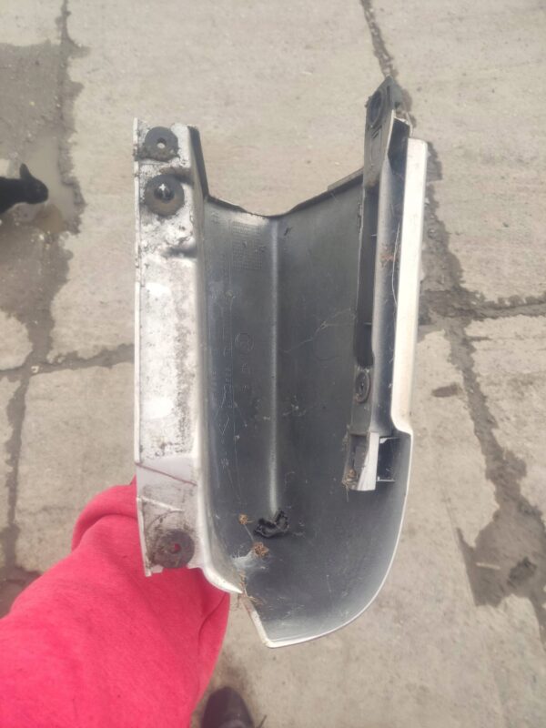 NAROŻNIK ZDERZAKA TYLNEJ LAMPY PRAWEJ RENAULT TRAFIC II 909000150R