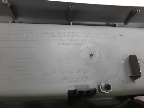 SCHOWEK PÓŁKA KONSOLI TRAFIC III 683107829R