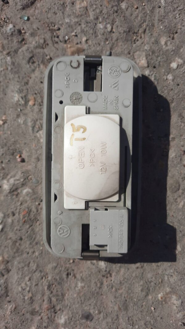LAMPKA PODSUFITKI TYLNA VW T5 03-15 7H0947105A