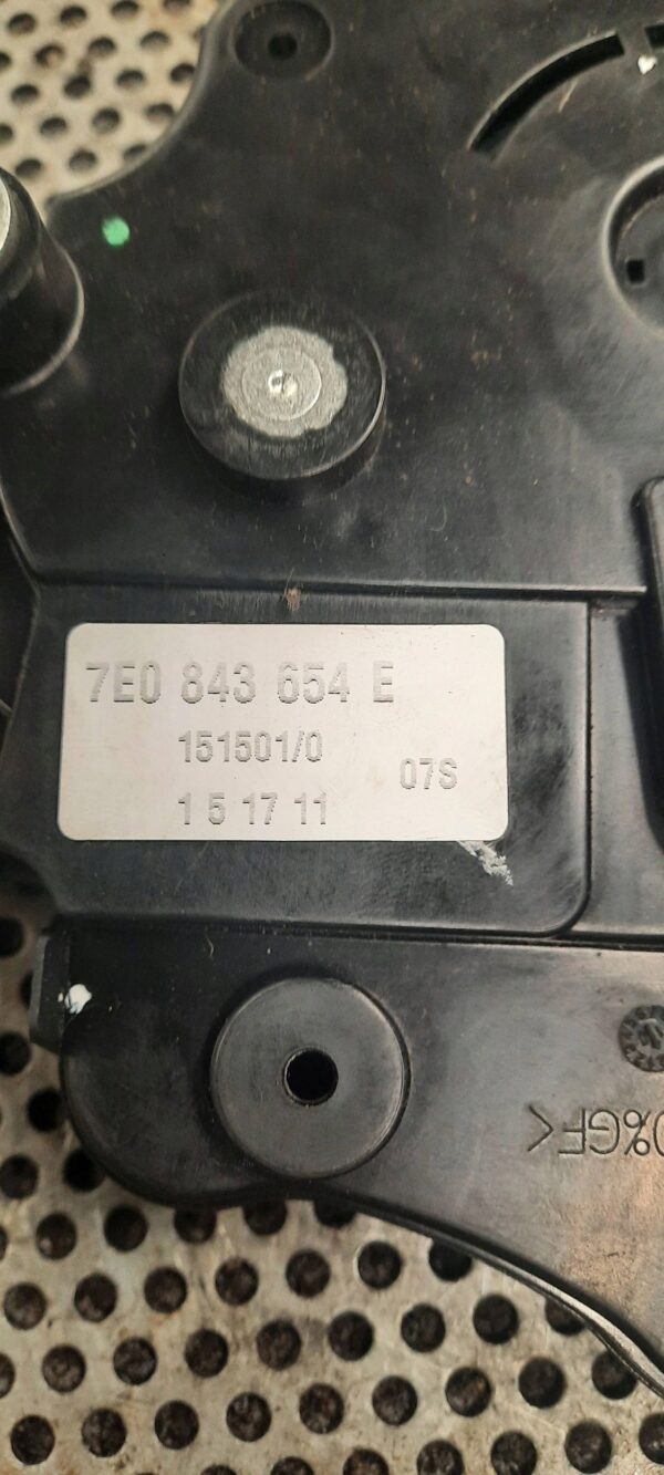 ZAMEK DRZWI PRZESUWNE 7E0843654E VOLKSWAGEN T5