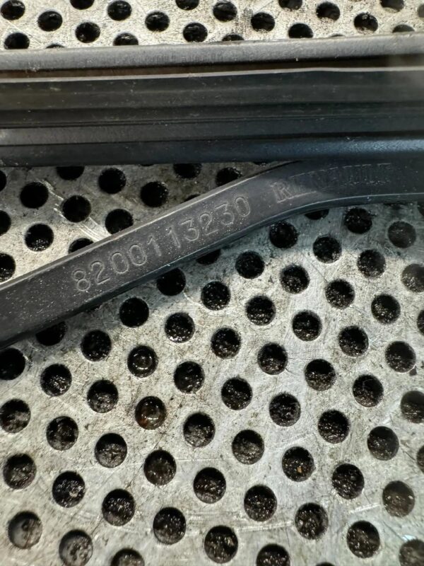 RAMIĘ WYCIERACZKI LEWE RENAULT SCENIC II 8200113230