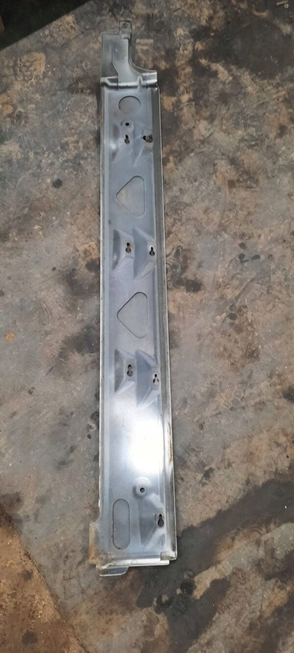 MASKOWNICA SZYNY 7H1843796F VOLKSWAGEN T5