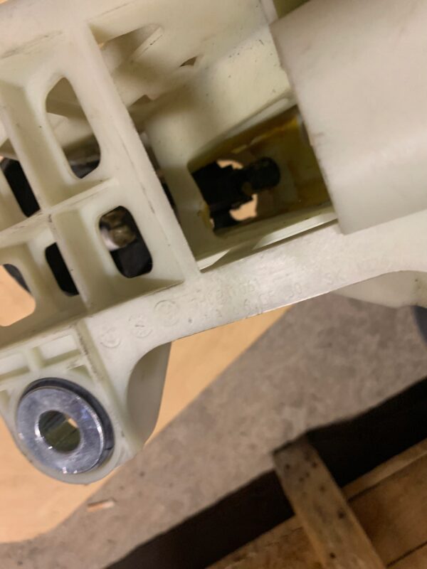 LEWAREK ZMIANY BIEGÓW VOLKSWAGEN T5 7H0711061