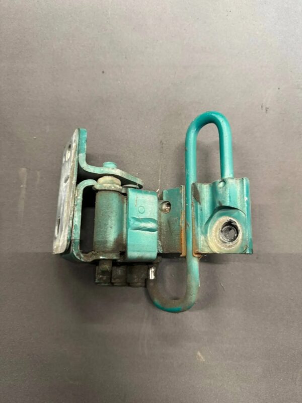 ZAWIAS DRZWI PRAWY PRZÓD VOLKSWAGEN CADDY III 1T0831412A