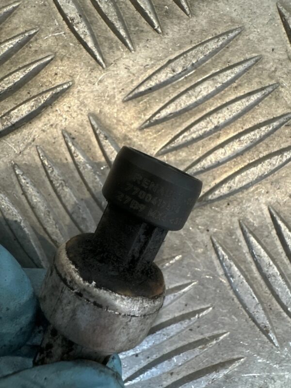 CZUJNIK KLIMATYZACJI RENAULT TRAFIC 7700417506F