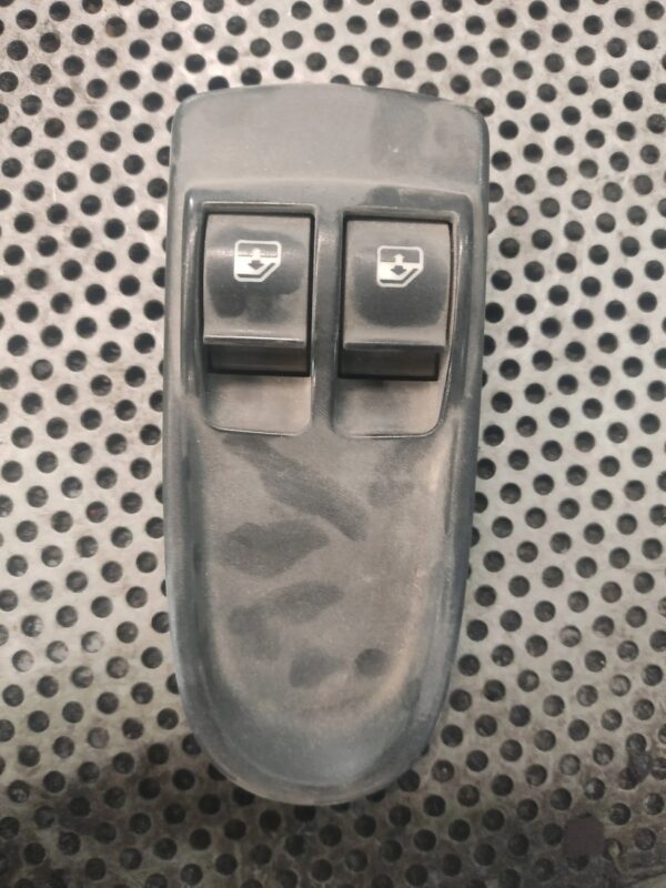 PANEL SZYB LEWY IVECO 2013