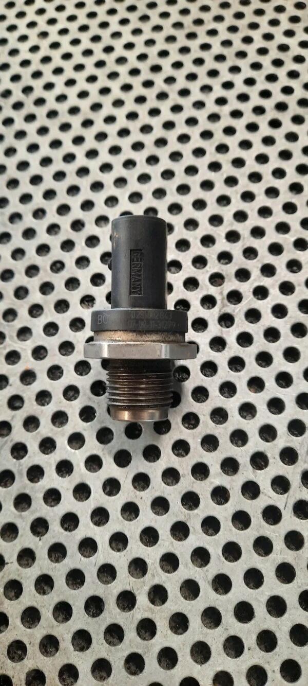 CZUJNIK CIŚNIENIA PALIWA A006281002843