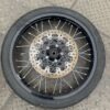 7d3a6e66ee2ed89dd4628a4043fa6d58.jpg FELGA PRZEDNIA TRIUMPH TIGER 800 XCA 18-20 USZKODZONA T2004400