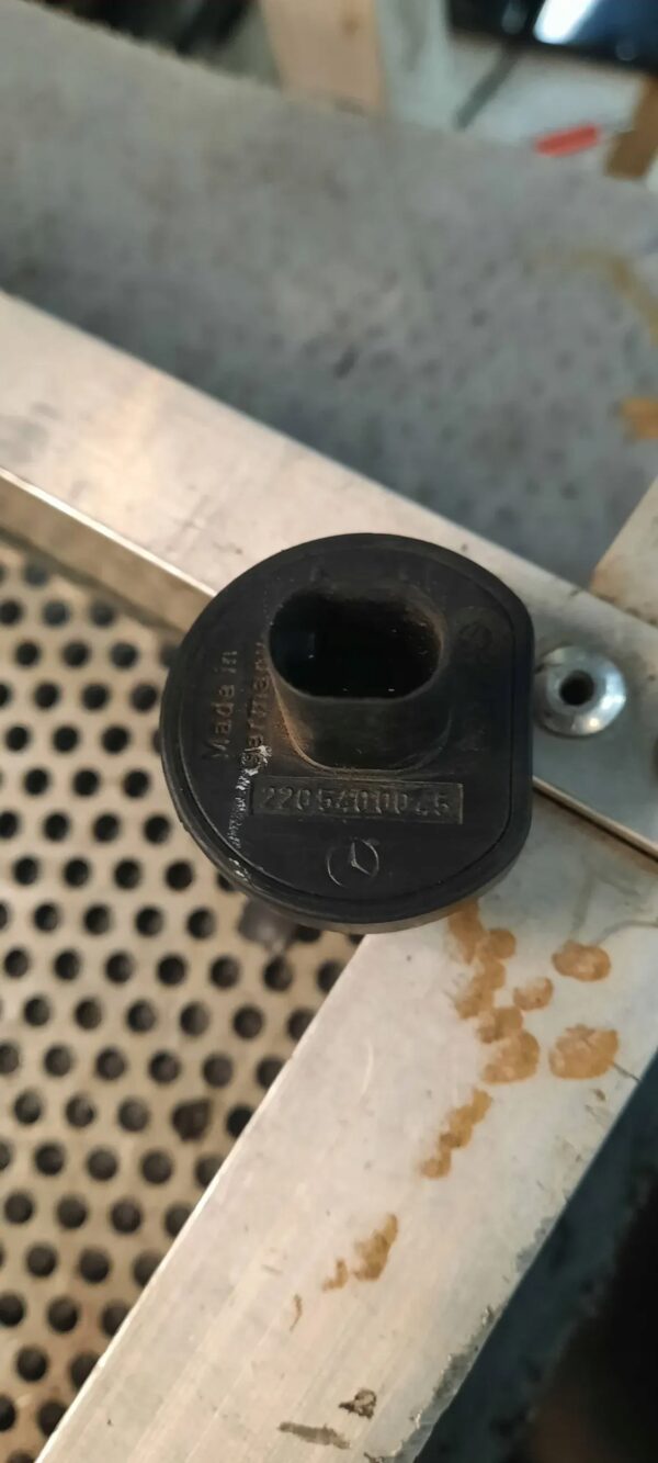 CZUJNIK POZIOMU PŁYNU DO SPRYSKIWACZY