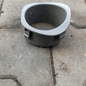 UCHWYT NA KUBEK LEWY TRAFIC III 93452481