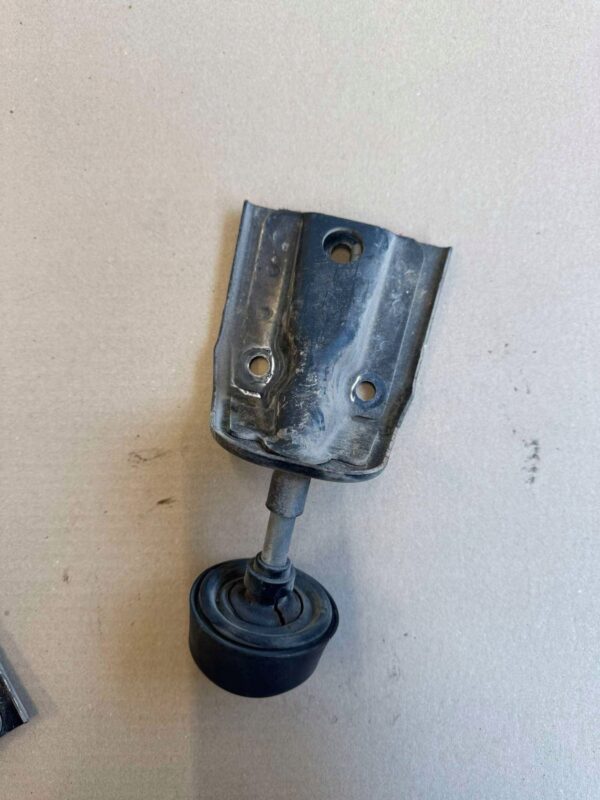 ODBÓJ MAGNES DRZWI TYLNYCH VW CRAFTER MERCEDES SPRINTER 906