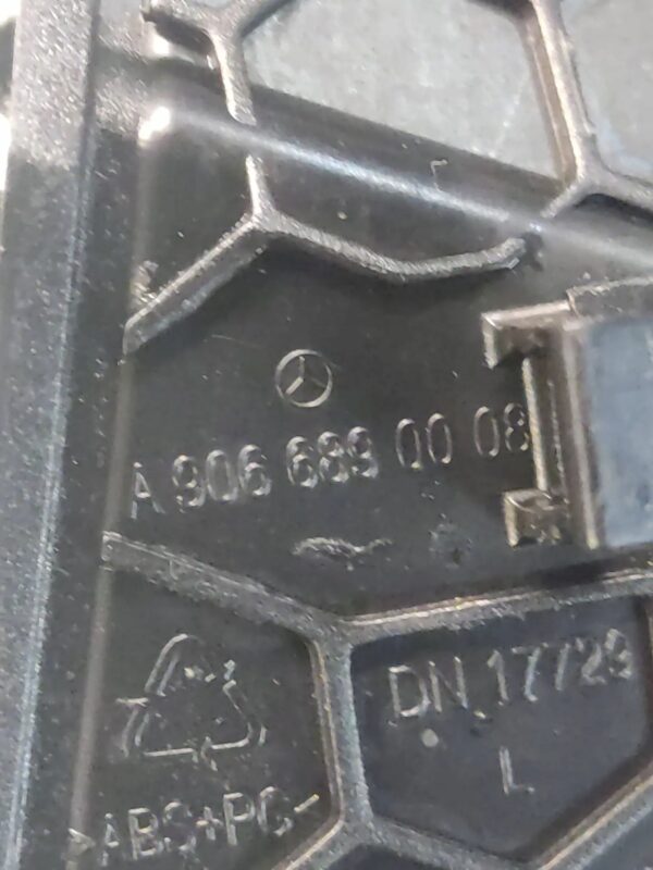 KRATKA GŁOŚNIKA BOCZNEGO DESKI ROZDZIELCZEJ MERCEDES SPRINTER A9066890008