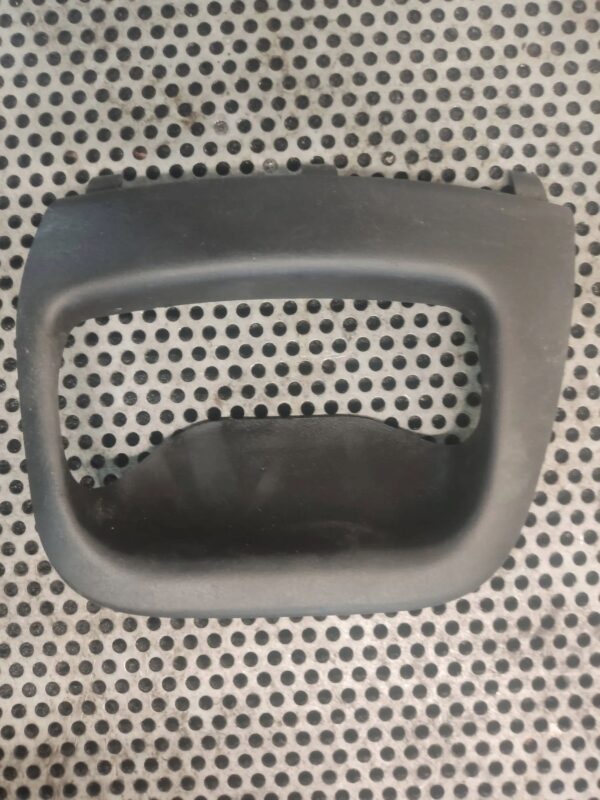 OSŁONA KLAMKI PRAWA BERLINGO 08-18 9681237477